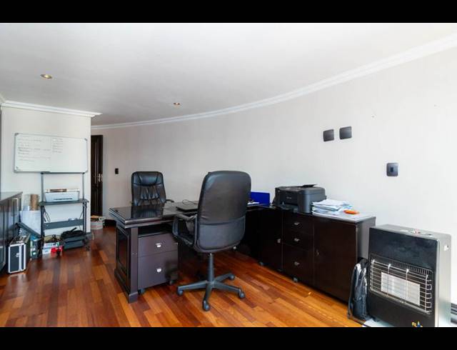 5 BEDROOM HOUSE FOR SALE IN WATERFALL